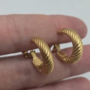 Vintage Crown Trifari Gold Tone Twisted Rope Designer Clip On Hoop Earrings